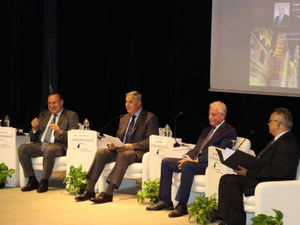 رئيس جامعة الإسكندرية يشارك فى ندوة 