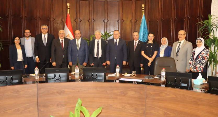 رئيس جامعة الإسكندرية يناقش مع وفد مصرى إيطالى مشترك سبل التعاون وربط البحوث العلمية بالصناعة