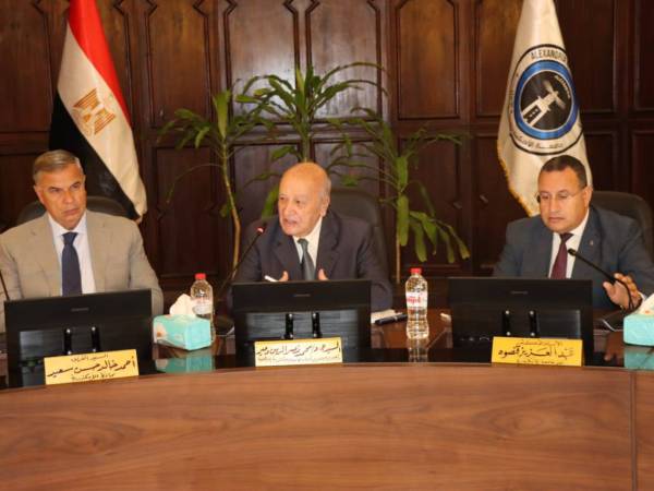 مجلس أمناء جامعة الإسكندرية الأهلية يعقد اجتماعه الثالث بمقر الجامعة