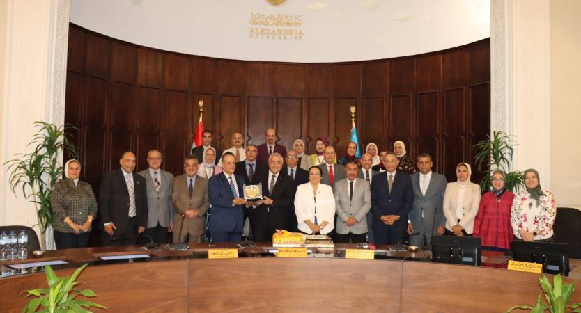 مجلس خدمة المجتمع وتنمية البيئة يناقش خطط تطوير الوحدات ذات الطابع الخاص 