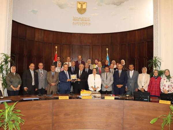 مجلس خدمة المجتمع وتنمية البيئة يناقش خطط تطوير الوحدات ذات الطابع الخاص 