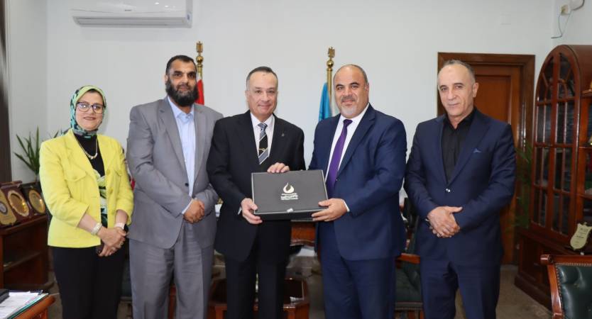 نائب رئيس جامعة الإسكندرية يستقبل وفدًا ليبيًا لبحث التعاون الأكاديمي والبحثى
