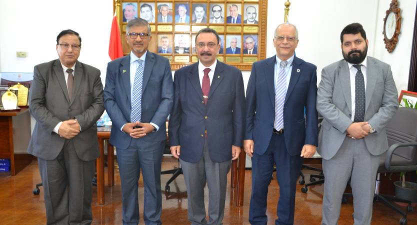 جامعة الإسكندرية تستقبل سفير باكستان بالقاهرة لبحث سبل التعاون الأكاديمي والبحثي المشترك