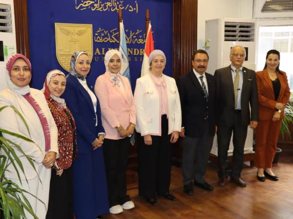 جامعة الإسكندرية تستقبل مساعد عميد جامعة شيكاغو للشئون الأكاديمية