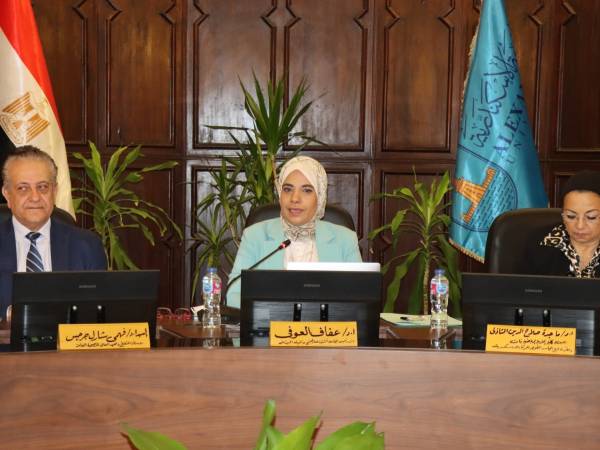 مجلس خدمة المجتمع وتنمية البيئة بجامعة الإسكندرية يتخذ حزمة من القرارات لتعزيز السلامة والوعي المجتمعي ودعم المبادرات التنموية