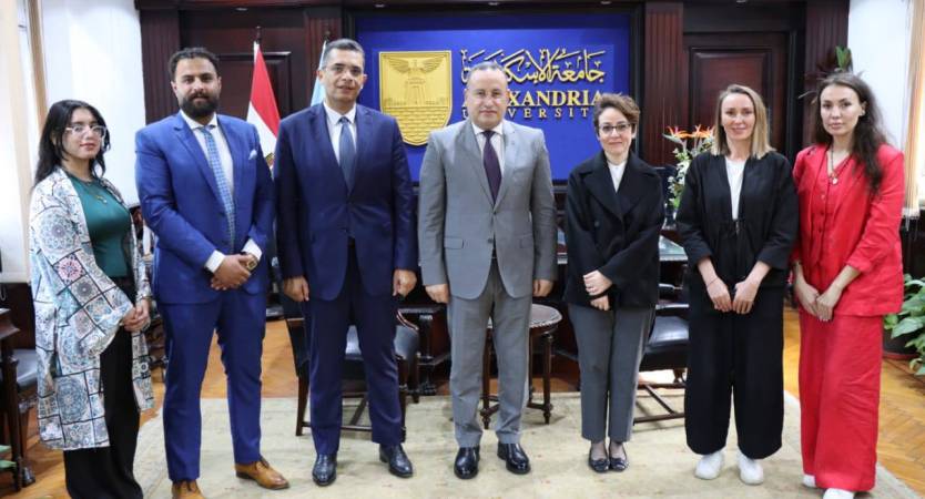 رئيس جامعة الإسكندرية يستقبل وفد شركة 
