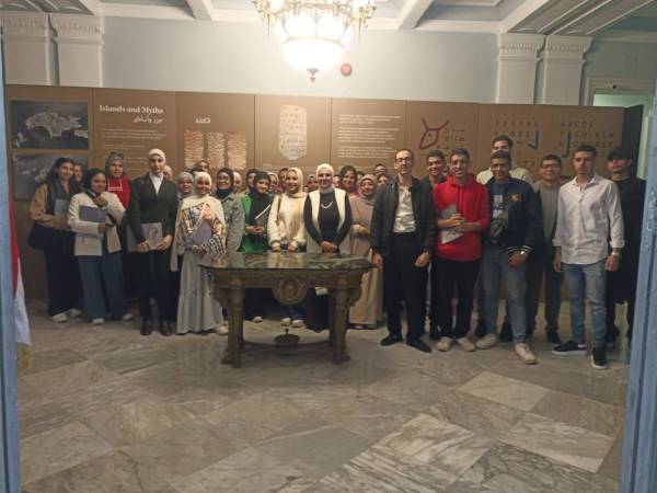 طلاب جامعة الإسكندرية يزورون القنصلية الإيطالية ويتفاعلون مع معرض البحر المتوسط