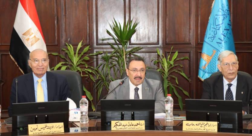 مجلس شئون التعليم والطلاب يؤكد انتظام امتحانات الفصل الدراسي الأول بكليات الجامعة