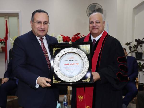 رئيس جامعة الإسكندرية يهنئ الإخوة الأقباط والطوائف المسيحية الشرقية بعيد الميلاد المجيد