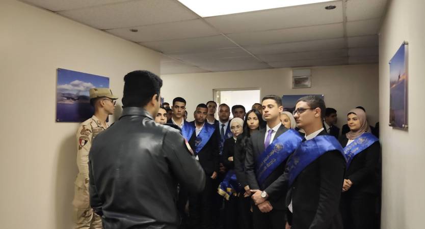 طلاب جامعة الإسكندرية في زيارة ميدانية إلى قاعدة جناكليس الجوية لتعزيز الوعي الوطني