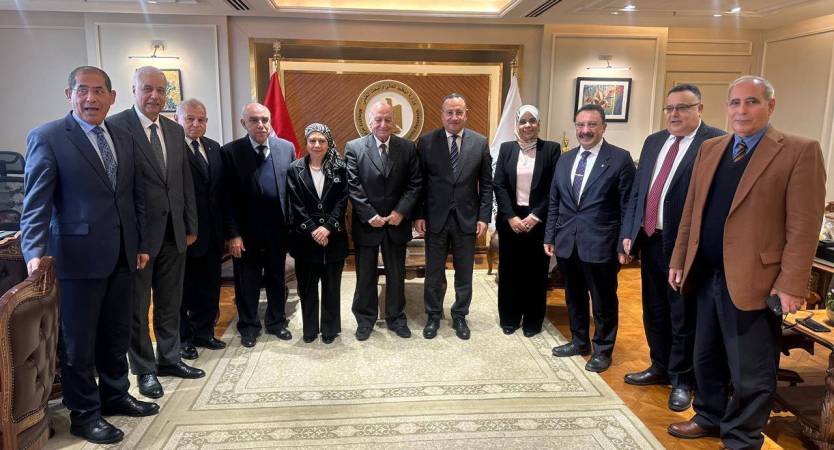 جامعة الإسكندرية تهنئ وزير التعليم العالي وتعلن مساندتها لاستراتيجية النهوض بالمنظومة الجامعية