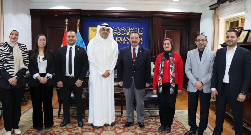 رئيس المكتب الثقافي لسفارة الكويت بالقاهرة في زيارة لجامعة الإسكندرية لتعزيز التعاون المشترك