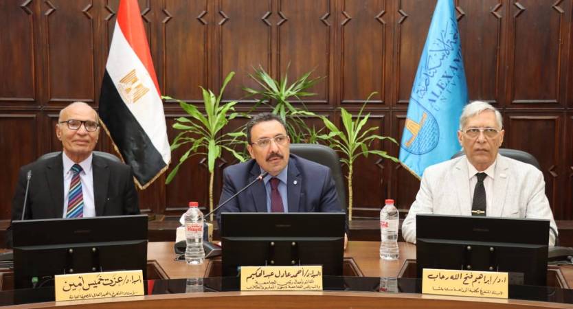 مجلس شئون التعليم والطلاب يناقش انتظام أعمال امتحانات الفصل الدراسي الثاني وجهود التحول الرقمي