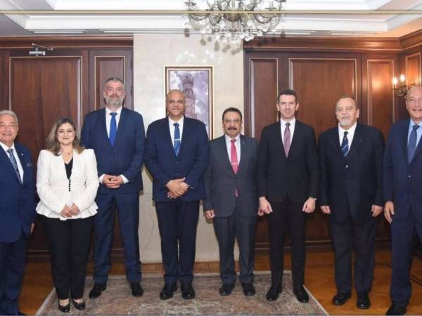 جامعة الإسكندرية تشارك في حفل استقبال محافظة الإسكندرية بمناسبة عيد الأضحى المبارك