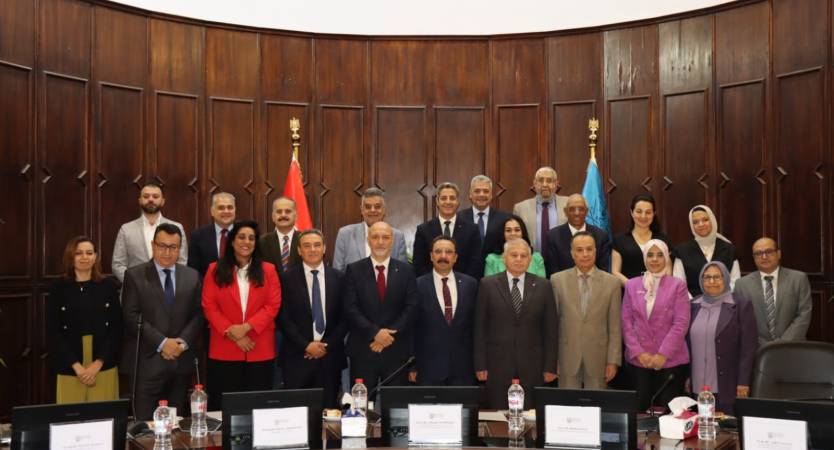 Alexandria University discusses with Paris-Saclay University strengthening cooperation in innovation and technology transfer