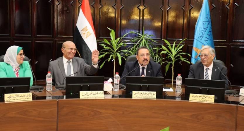 مجلس شئون التعليم والطلاب يؤكد سرعة إعلان النتائج ويواصل تطوير البرامج الدراسية بما يواكب رؤية مصر 2030