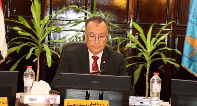 مجلس الدراسات العليا والبحوث يناقش التحول إلى جامعة ذكية وتعزيز منظومة البحث العلمي