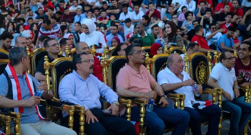 كلية الهندسة تنظم فعالية جماهيرية لمشاهدة مباراة مصر وإيران احتفالًا بالتأهل التاريخي لدور الـ 32 لكأس العالم