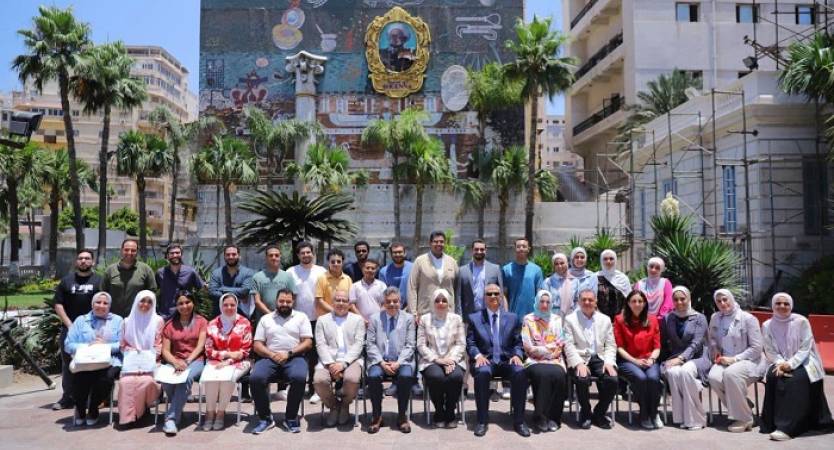  تكريم أطباء الامتياز وطلاب جامعة الإسكندرية المشاركين في القوافل الطبية تقديرًا لعطائهم المجتمعي