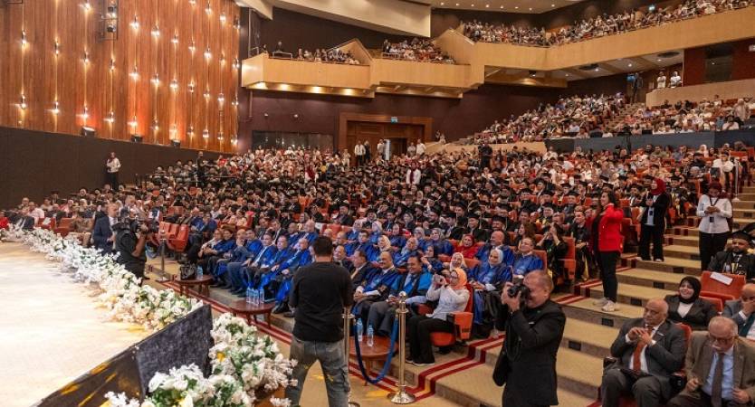 تخريج دفعة جديدة من برامج الدراسات العليا المهنية بكلية الأعمال