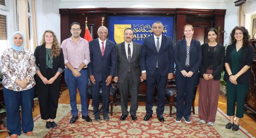 جامعة الإسكندرية تبحث مع الهيئة الألمانية للتبادل العلمي تعزيز التعاون في البحث العلمي والمنح الدولية