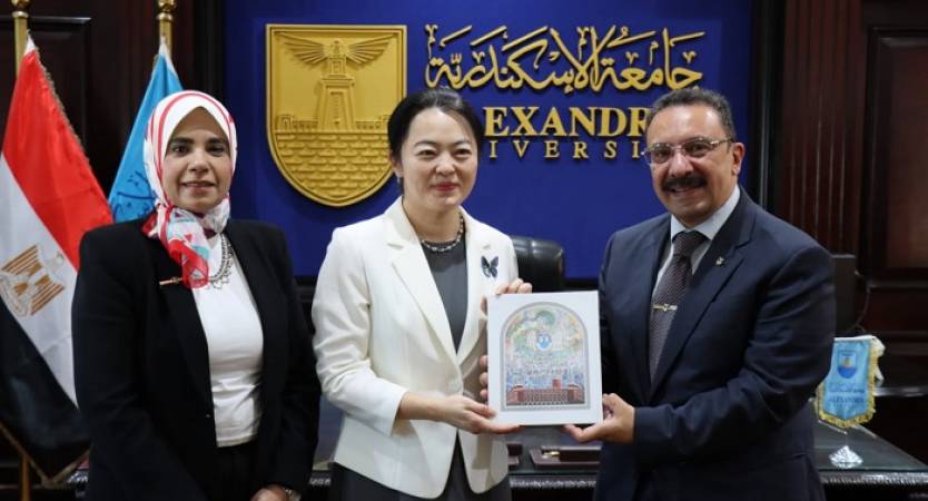 Alexandria University and Chinese Consul General Discuss Expanding Academic and Research Cooperation