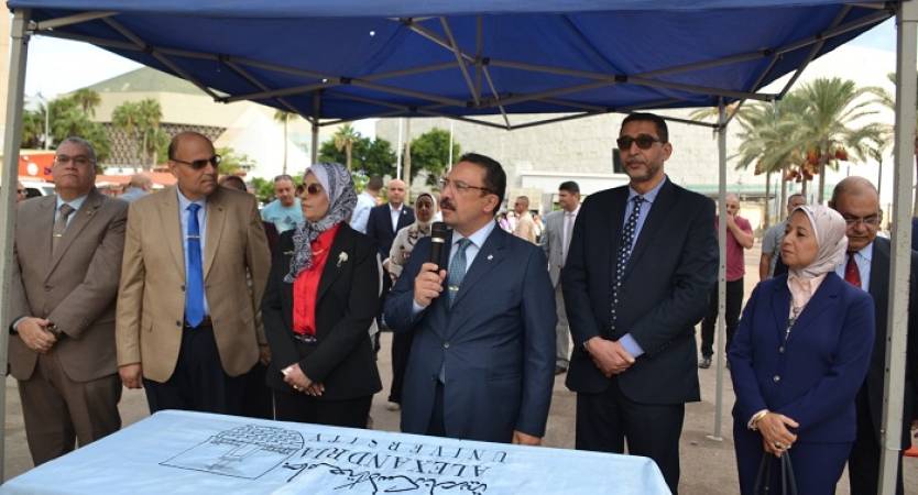 الدكتور أحمد عبد الحكيم يهنئ أسرة الجامعة بمناسبة بدء العام الجامعي الجديد 2026/2027
