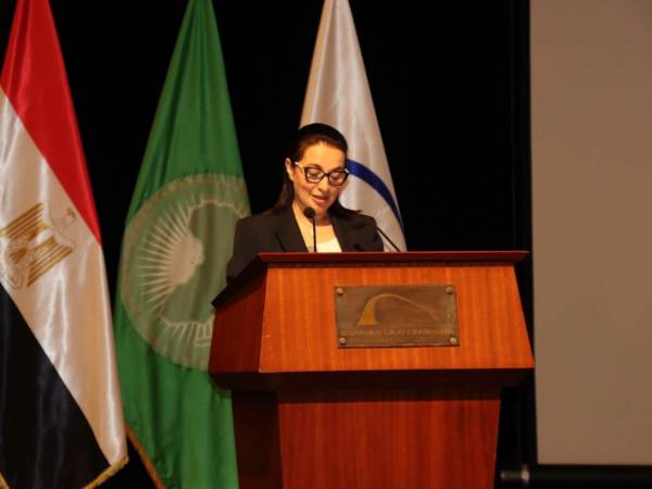جامعة الإسكندرية تشارك في حفل تخرج الدفعة الرابعة عشرة من برنامج الشباب الإفريقي للتنمية بمكتبة الإسكندرية