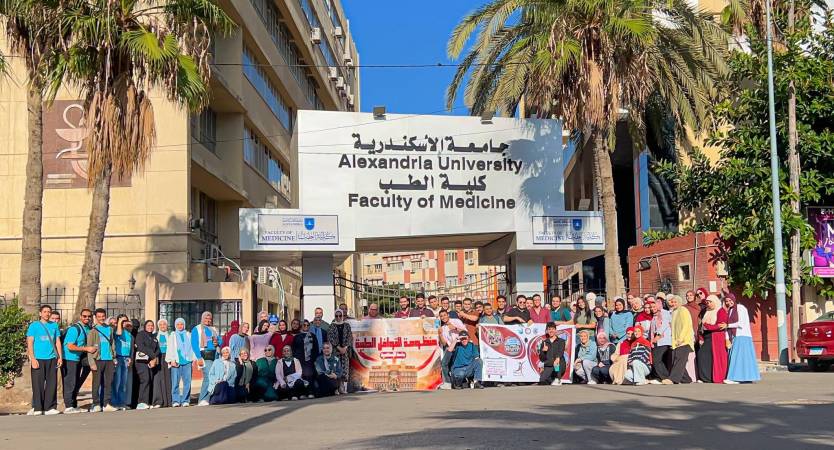 جامعة الإسكندرية تقدم خدمات طبية مجانية لـ920 مواطنًا بقرية عبد القادر بالعامرية