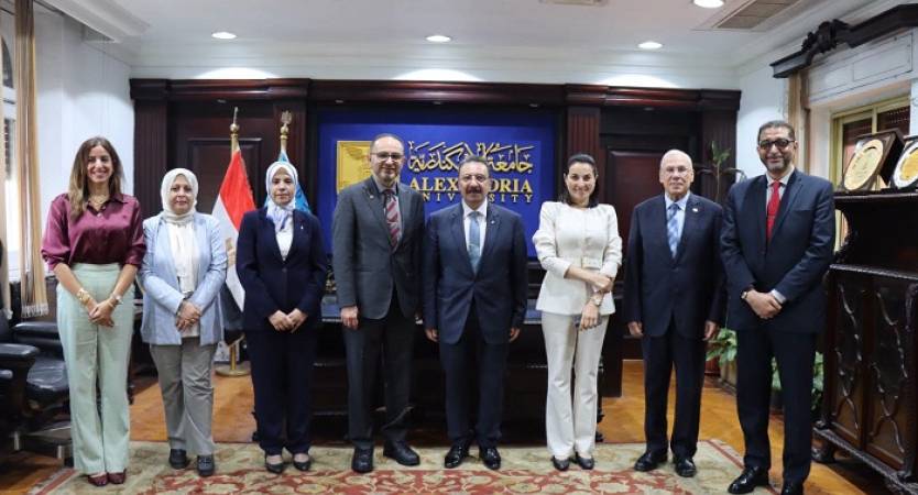 جامعة الإسكندرية توقّع اتفاقية للتبادل الطلابي والأكاديمي مع كلية «ديجروت» للأعمال بجامعة ماكماستر الكندية