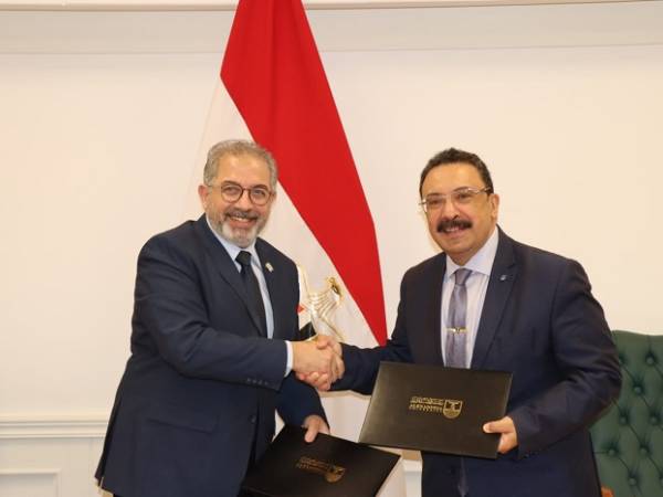 جامعة الإسكندرية والهيئة العامة للتأمين الصحي الشامل توقعان اتفاقًا لتقديم الخدمات الطبية بمستشفى سموحة الجامعي التخصصي