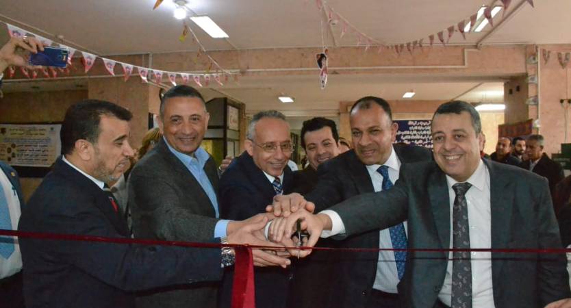 نائب رئيس جامعة الإسكندرية يشهد افتتاح معرض 