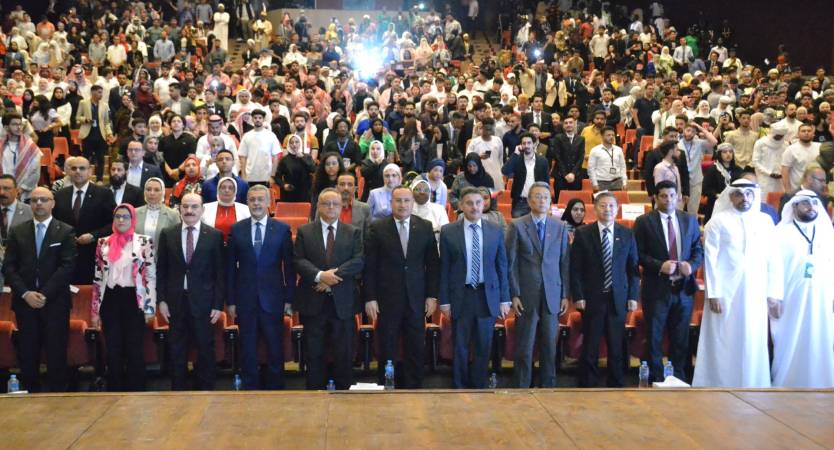 رئيس جامعة الإسكندرية يشهد احتفالية يوم الجاليات الثقافي للطلاب الوافدين 
