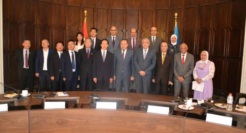 President of Alexandria University Receives the Chinese Consul and  Delegation from Chinese Guizhou Province to Discuss Cooperation