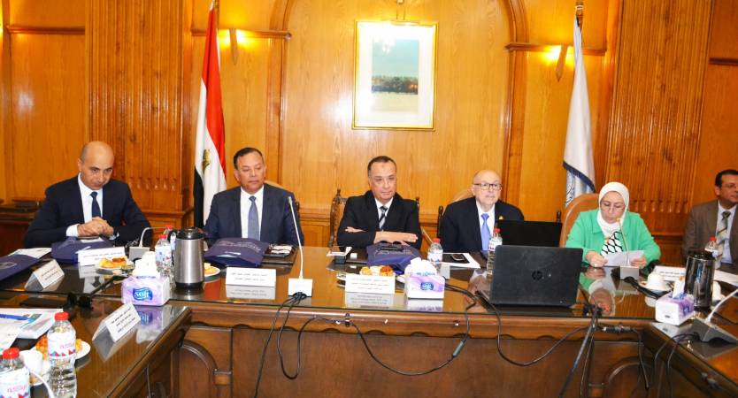 Supreme Council of Universities Basic Sciences Sector Committee Holds its Meeting at Faculty of Science
