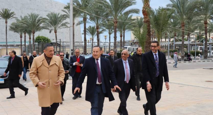 President of Alexandria University Inspects Classes Progress on First Day of Second Semester