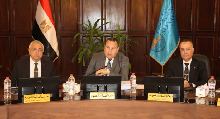 President of Alexandria University Issues Directives on Exam Preparedness, Support for Scholarship Students, and Reviews Participation Outcomes at the Arab Universities Conference