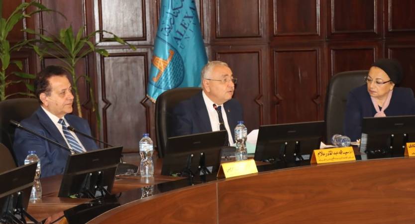مجلس خدمة المجتمع يناقش تطوير القاعات الدراسية وتحسين البنية التحتية التكنولوجية والتوعية بمخاطر الهجرة غير الشرعية